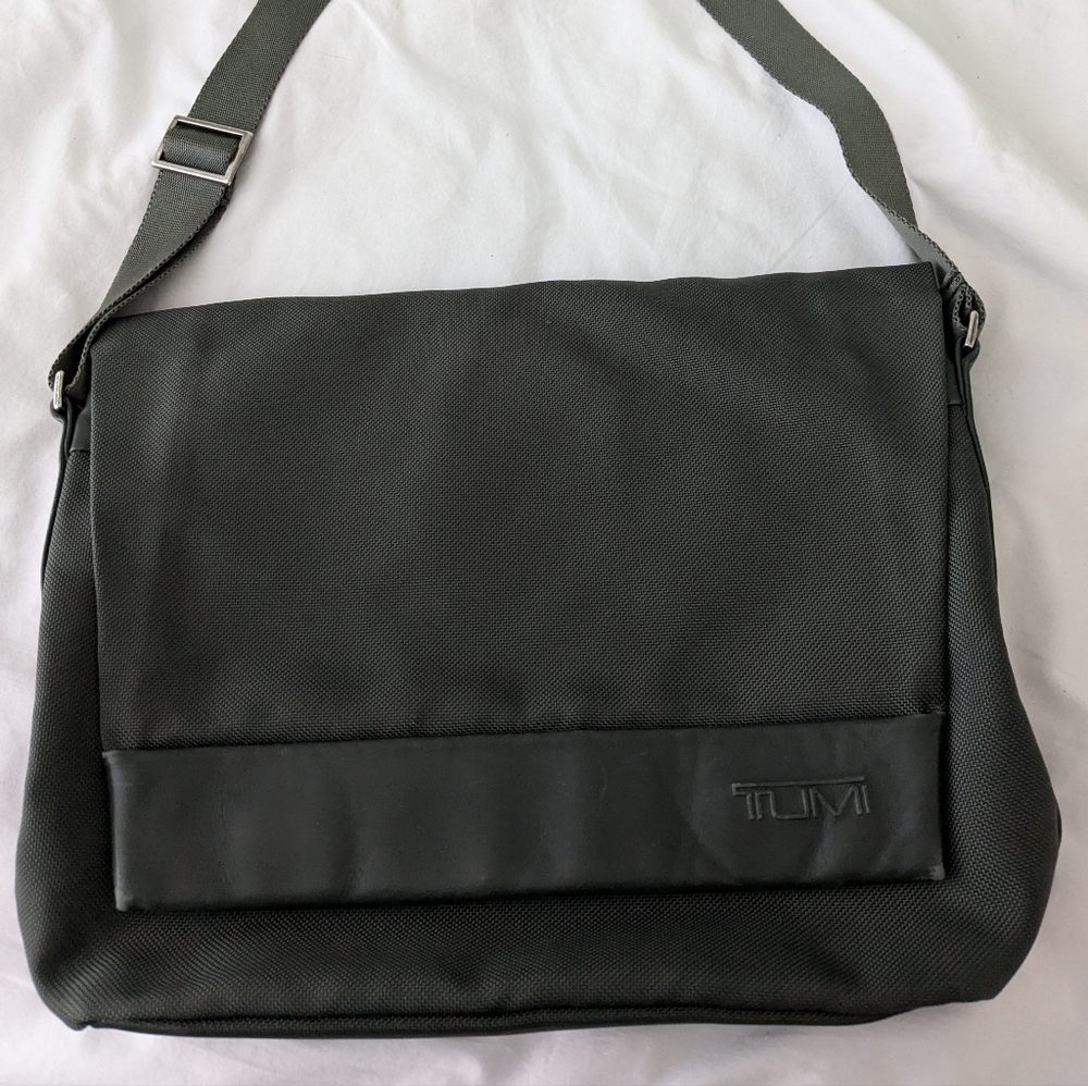Tumi Green Messenger Bag Ballistic Nylon And Full-grain Leather Style 4367